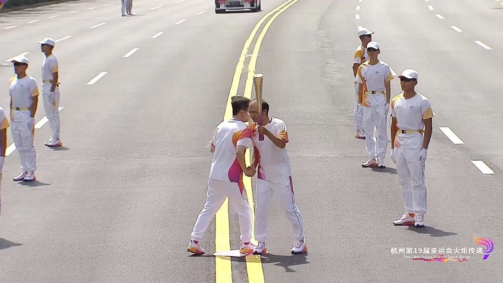 传递圣火 喜迎亚运