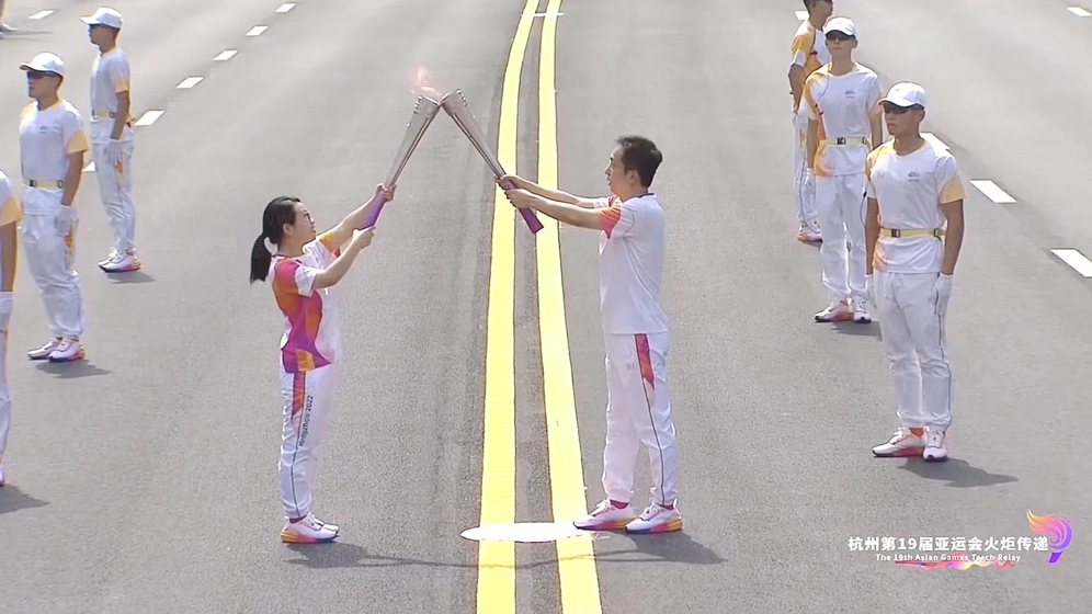 传递圣火 喜迎亚运
