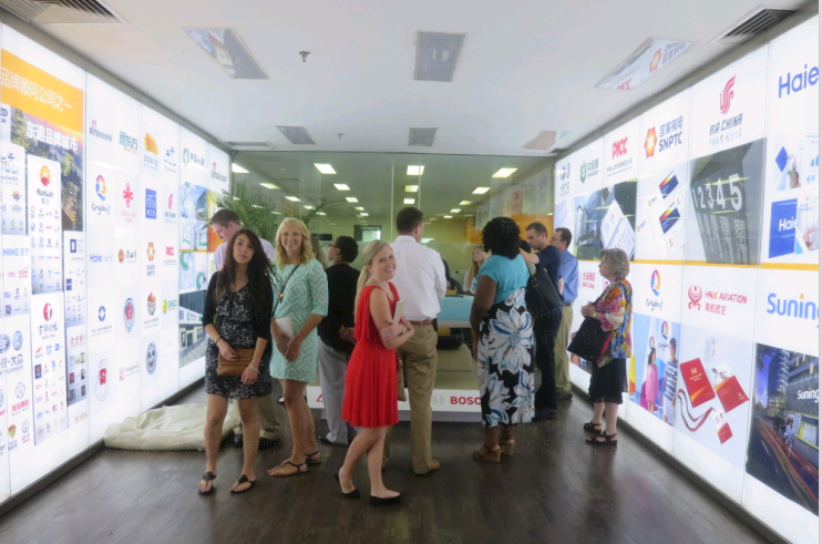 美国梅雷迪思大学商学院13名学者来访东道